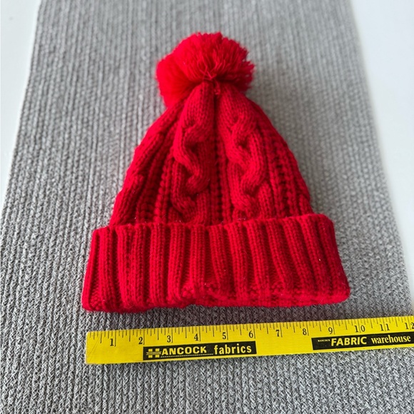Vintage Red Cable Knit Beanie Winter Hat with Large Pom - Picture 2 of 6
